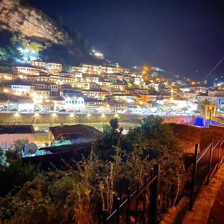 Guesthouse Riverside Berat Buitenkant foto