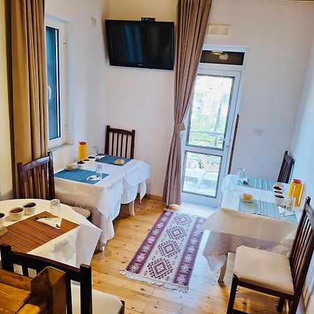Guesthouse Riverside Berat Buitenkant foto