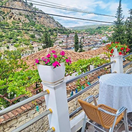 Guesthouse Riverside Berat Buitenkant foto