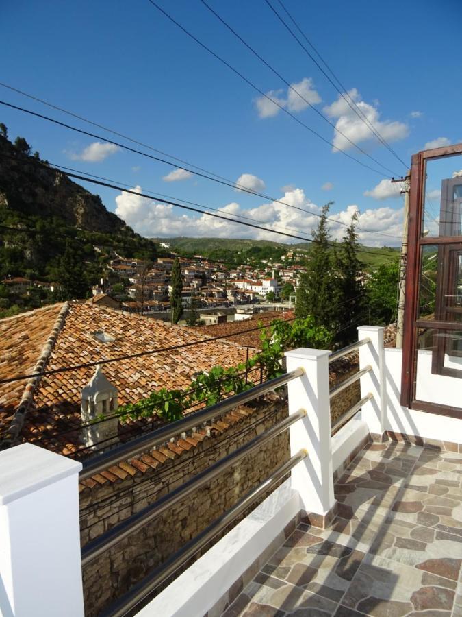 Guesthouse Riverside Berat Buitenkant foto