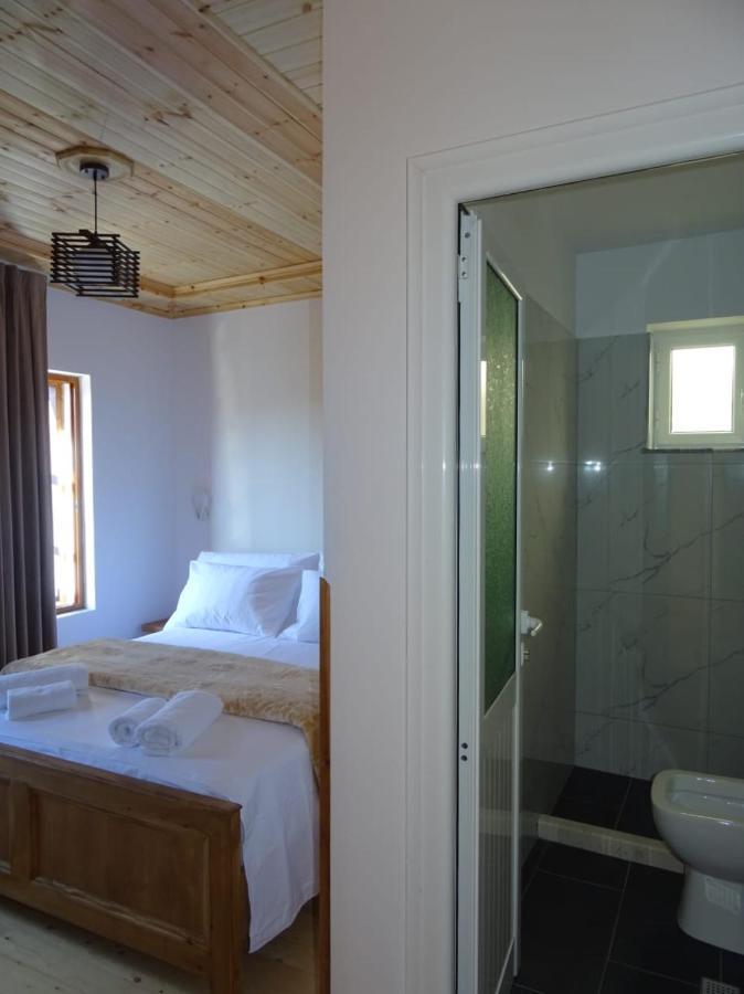 Guesthouse Riverside Berat Buitenkant foto