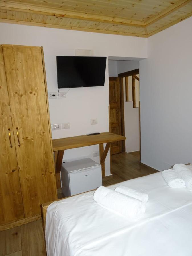 Guesthouse Riverside Berat Buitenkant foto
