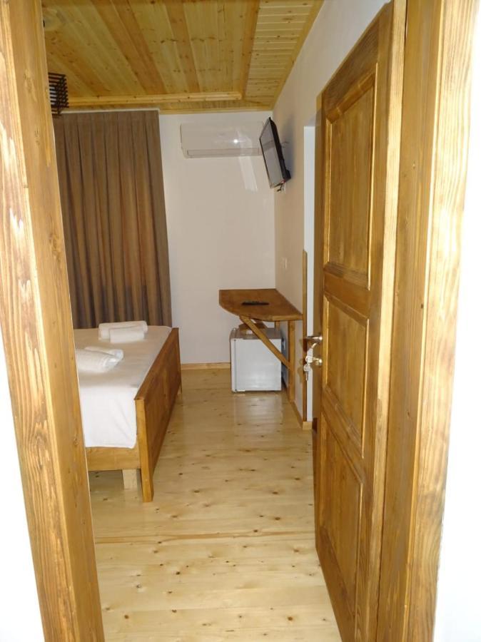Guesthouse Riverside Berat Buitenkant foto