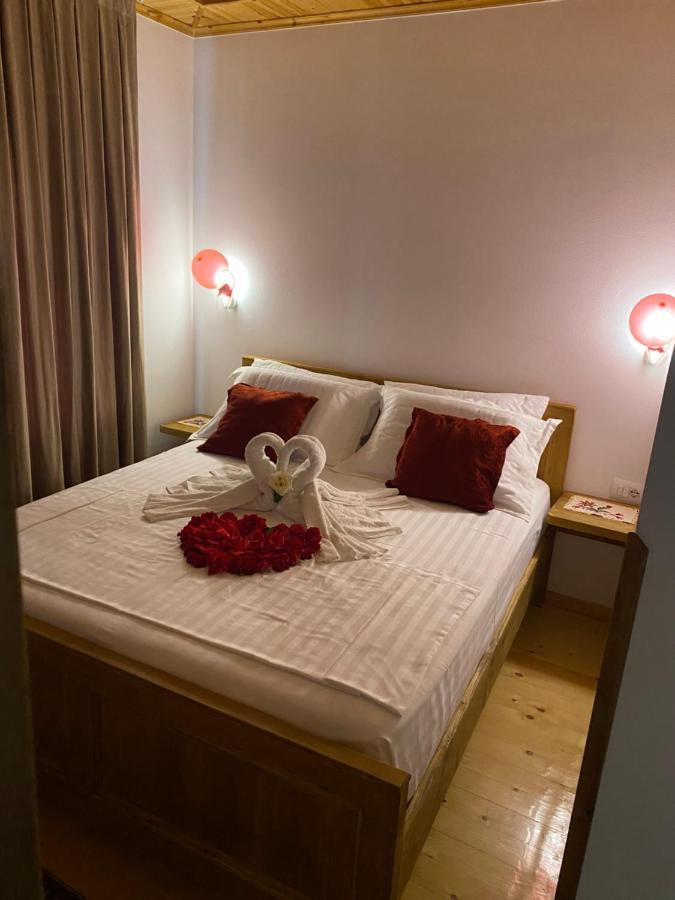 Guesthouse Riverside Berat Buitenkant foto