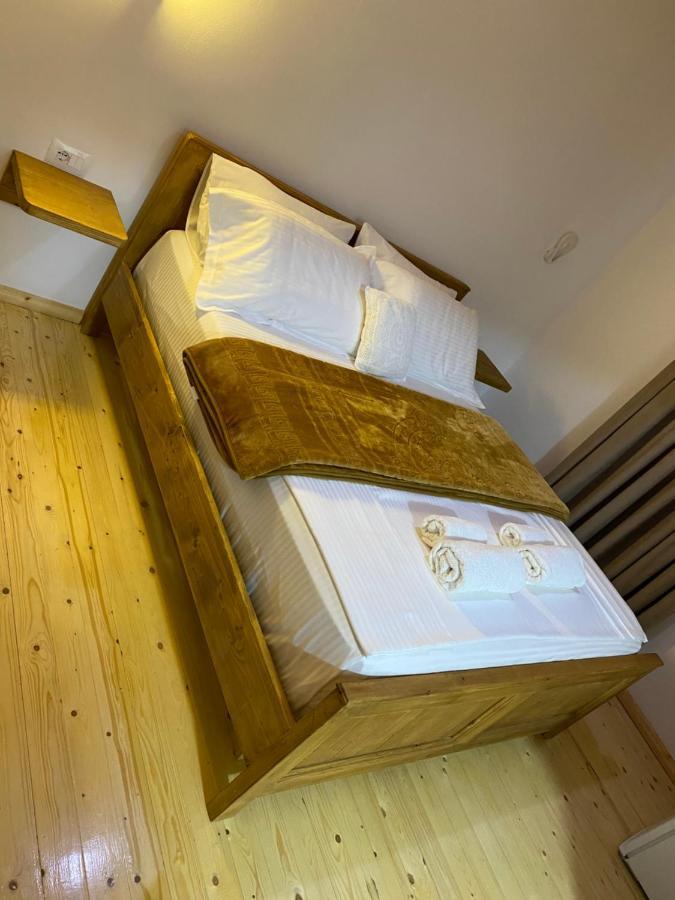 Guesthouse Riverside Berat Buitenkant foto
