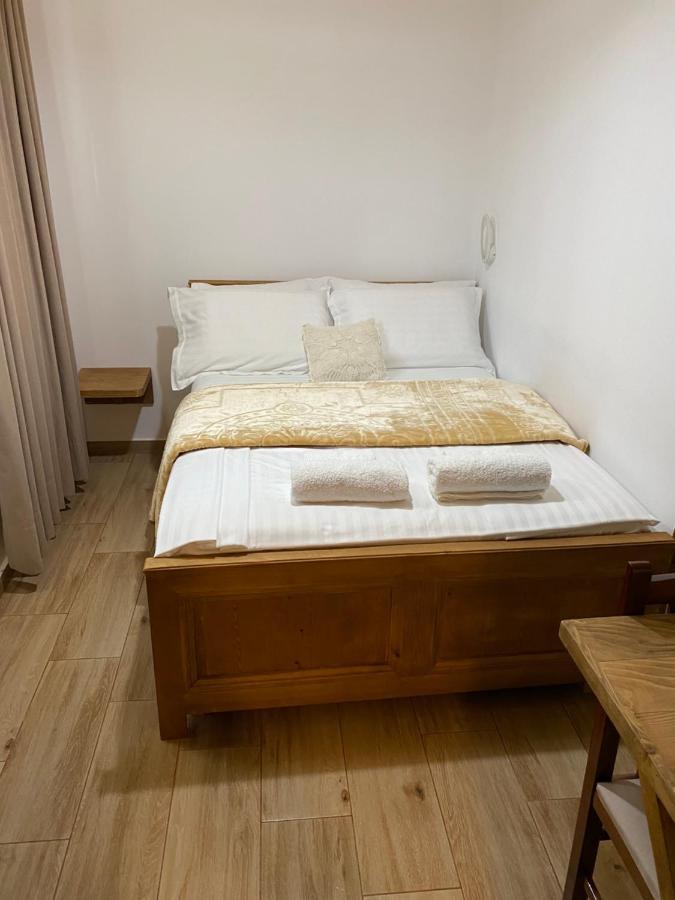 Guesthouse Riverside Berat Buitenkant foto