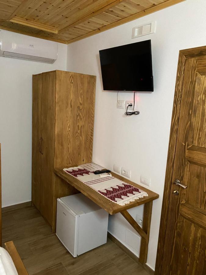 Guesthouse Riverside Berat Buitenkant foto