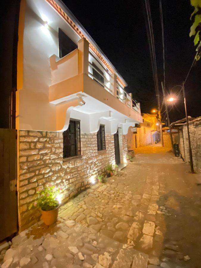 Guesthouse Riverside Berat Buitenkant foto