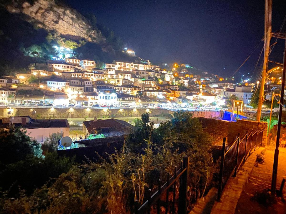 Guesthouse Riverside Berat Buitenkant foto