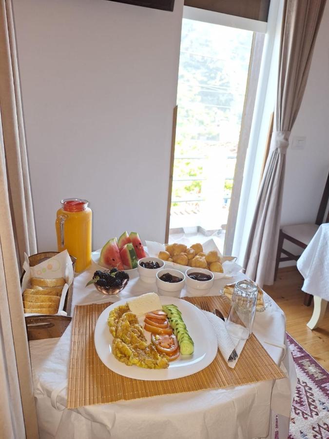 Guesthouse Riverside Berat Buitenkant foto