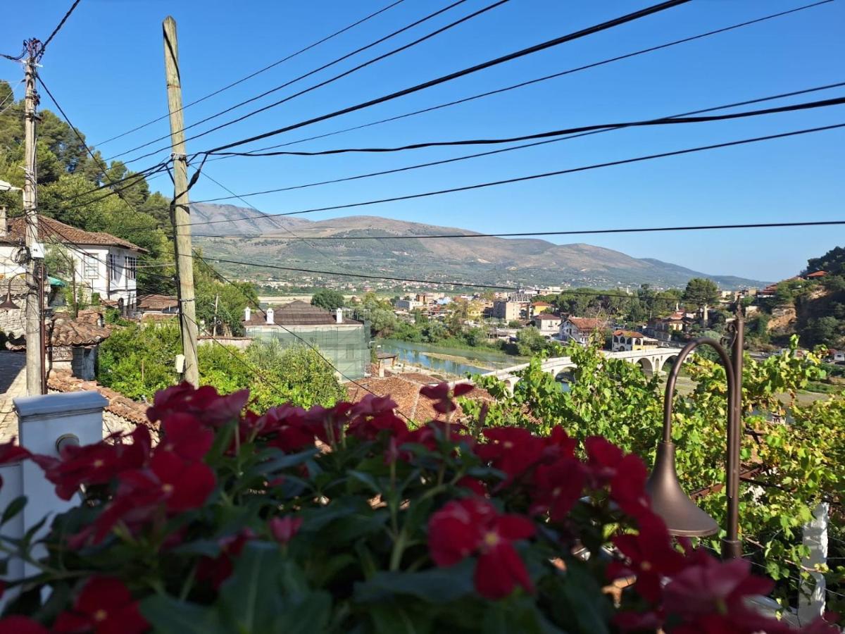 Guesthouse Riverside Berat Buitenkant foto