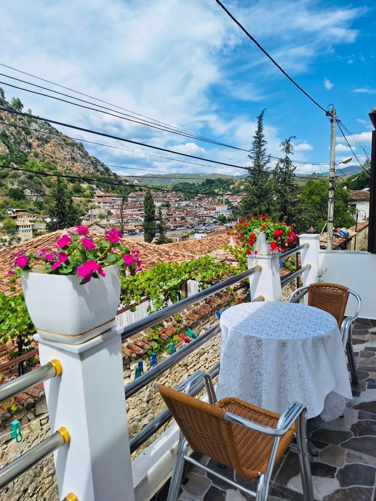 Guesthouse Riverside Berat Buitenkant foto