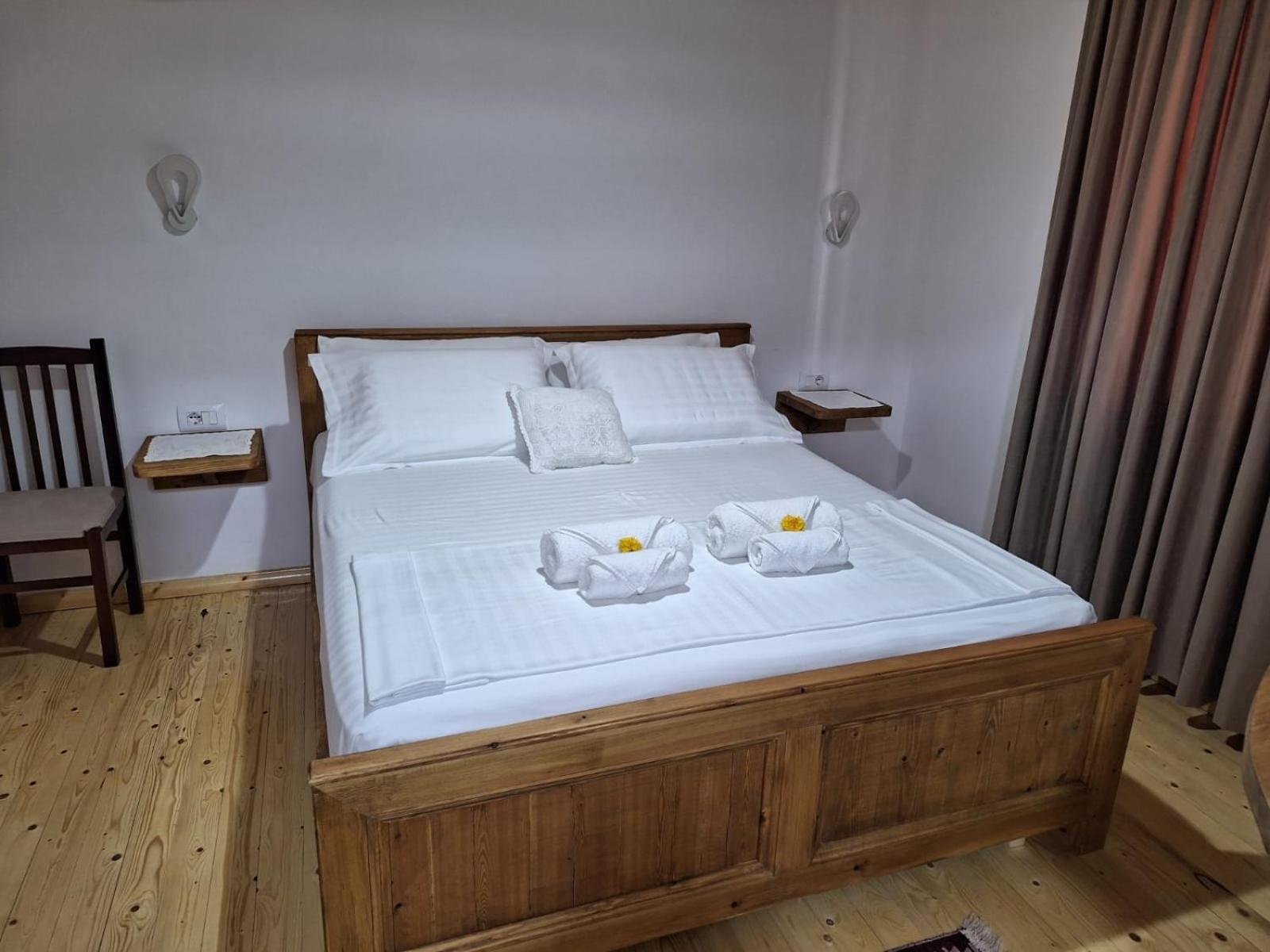 Guesthouse Riverside Berat Buitenkant foto
